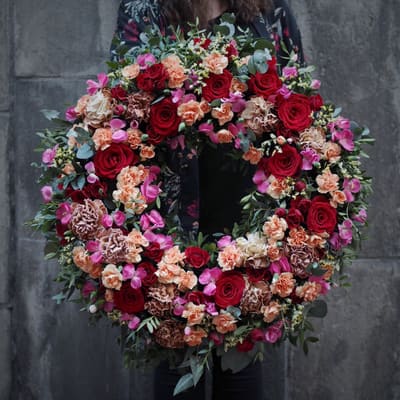 Sorgkrans i rødt og rosa