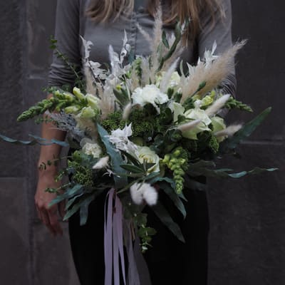 Brudebukett med pampasgress og hvite blomster